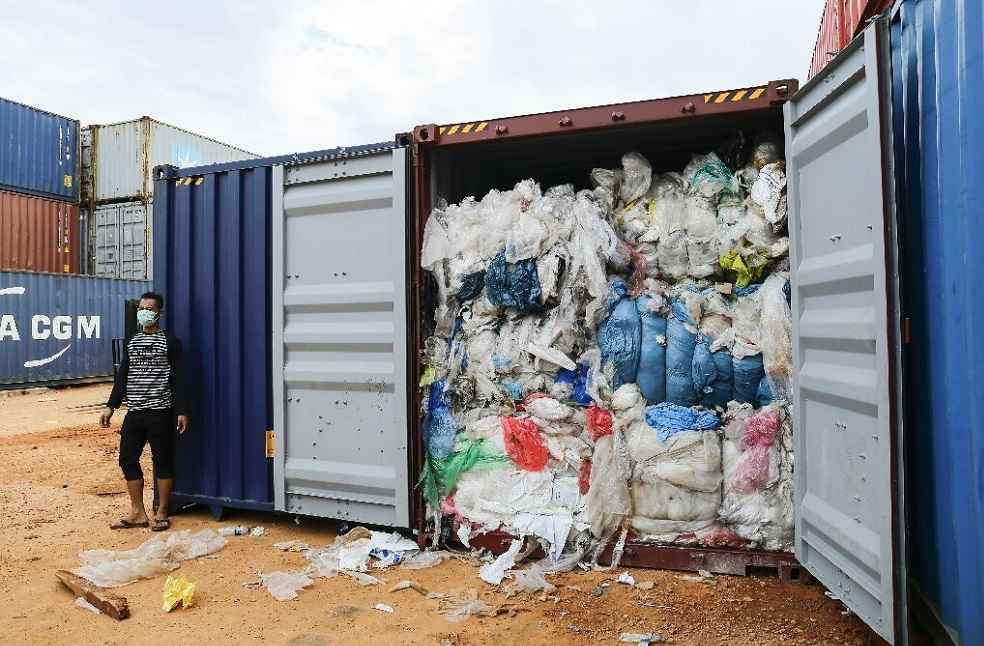 Indonesia Forms Task Force to Fight Illegal Imports, Protect Local Industries 1 illegal dumbing
