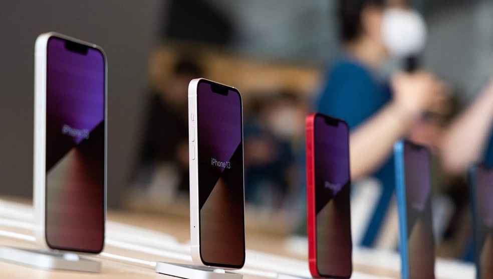 Smartphone Customs Duty Cuts May Harm India’s Electronics Ecosystem: GTRI Warns 2 phone import duties