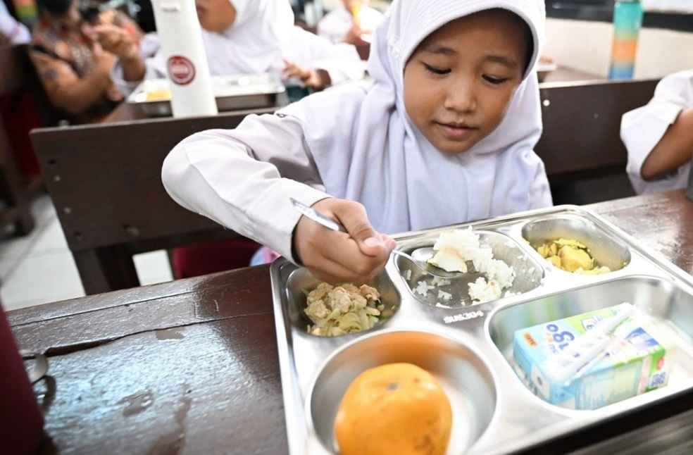indonesia school food trays