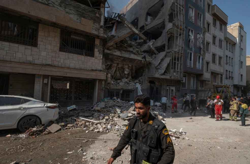 Iran Strike Risks Hormuz Energy Supplies, Global Recession